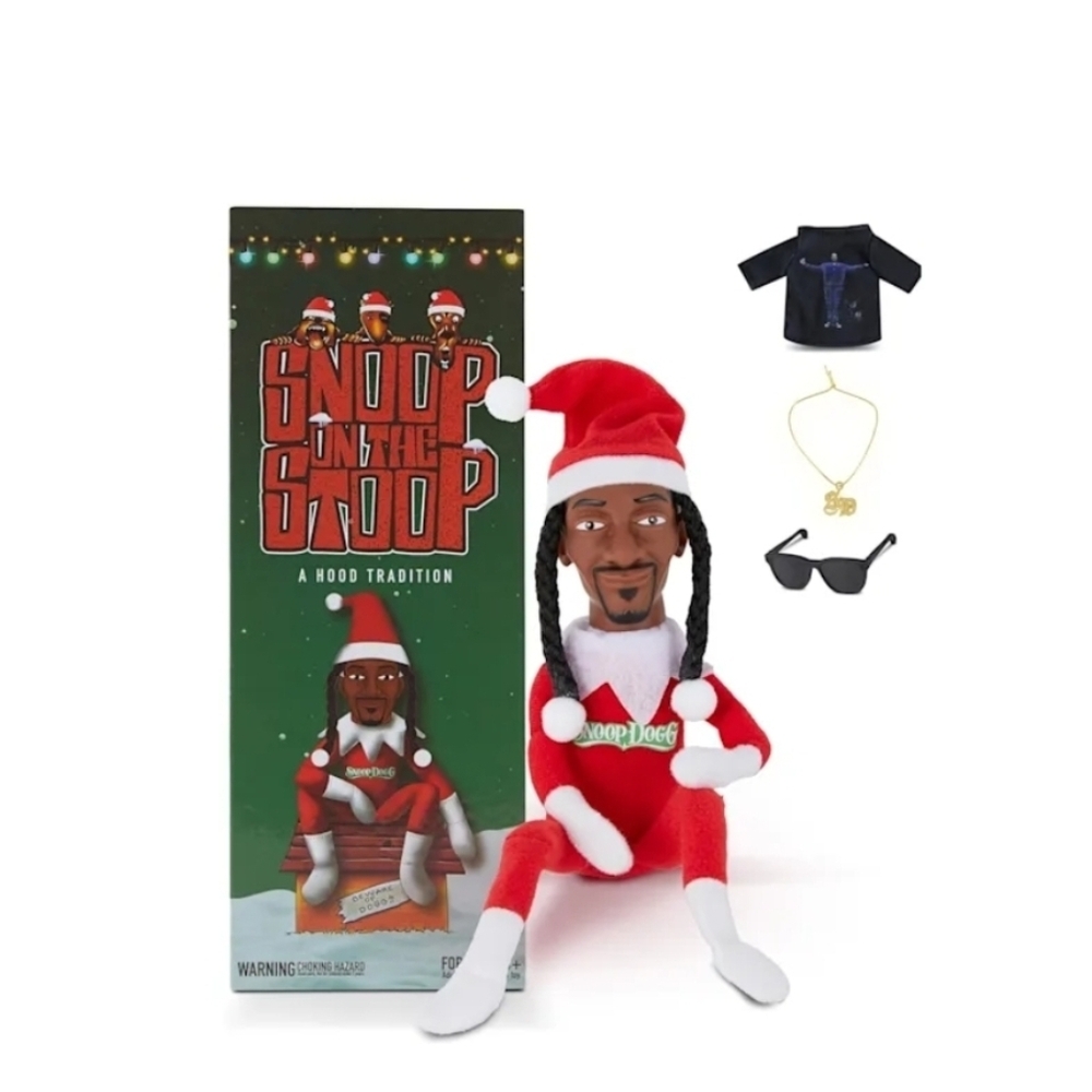 NWT Snoop on the Stoop Holiday Figure
